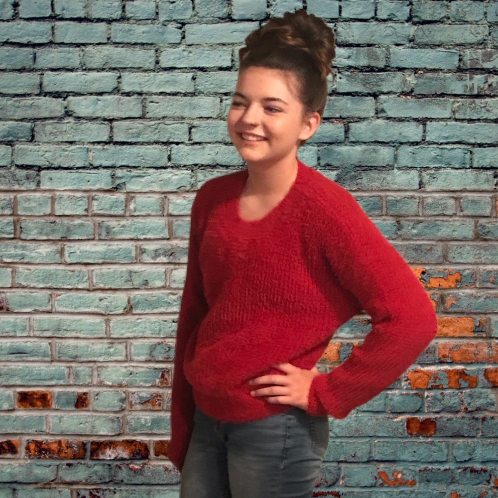 Forever 21 red fuzzy sweater 🌹